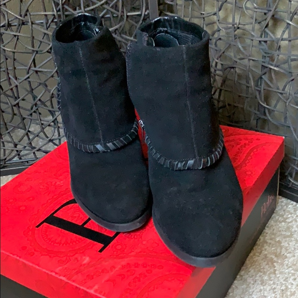 Reba booties - Picture 2 of 4